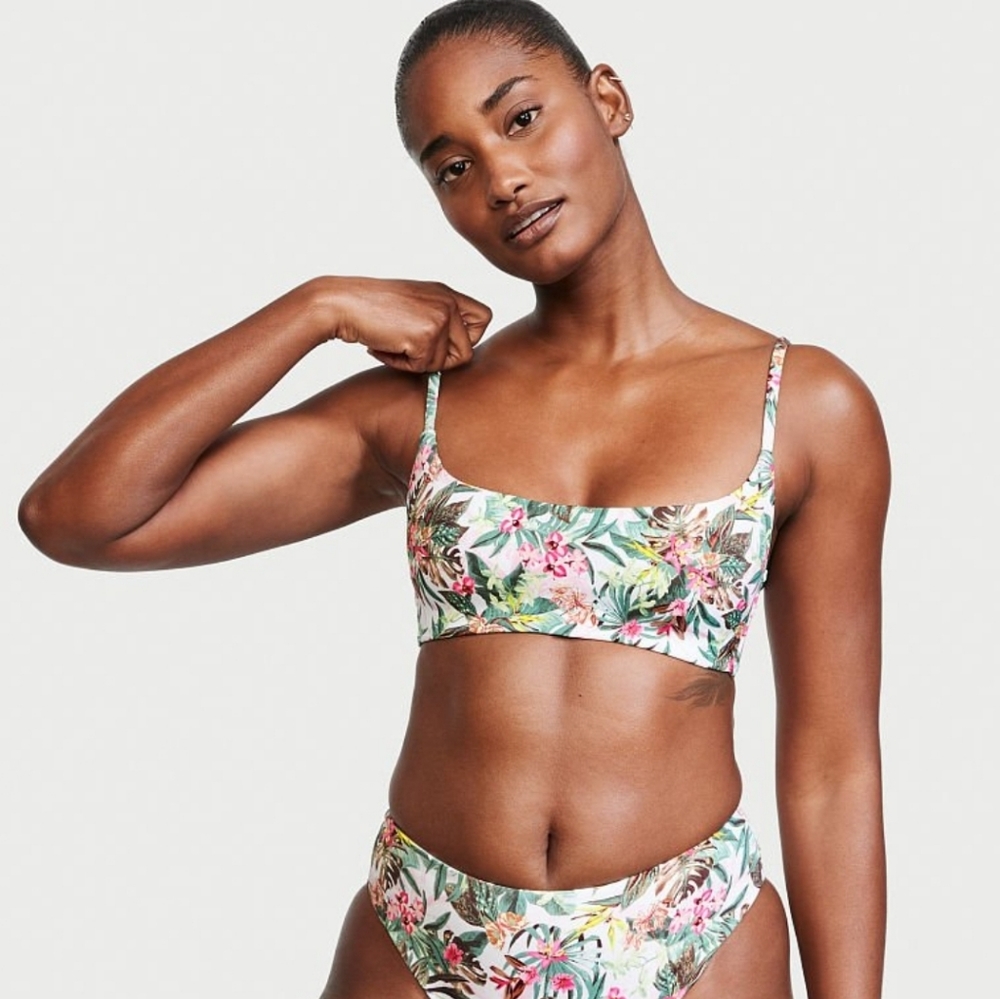 Essential Scoop bikini top